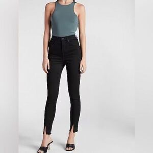 #513 EXPRESS NWT black raw hem with split ankle